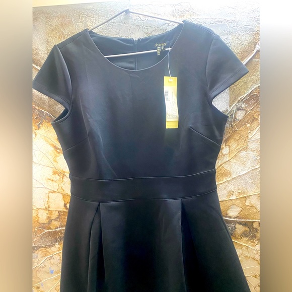 ❌SOLD❌FORMAL BLACK DRESS WITH LACE INSERT DETAILING AT THE BOTTOM! - Picture 3 of 7